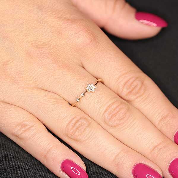 Złoty pierścionek z diamentami różowe złoto mały kwiatek 14K
