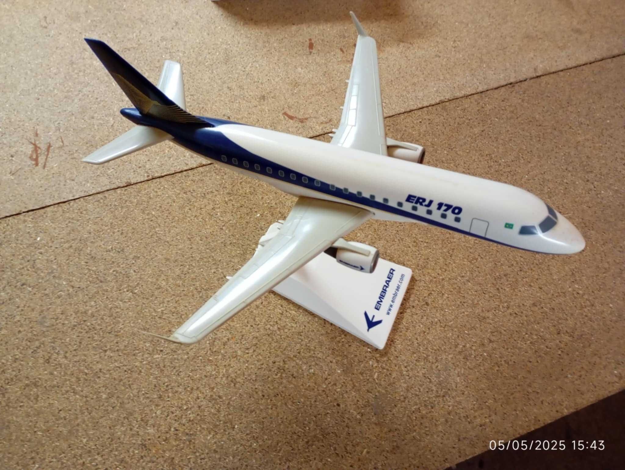 Coleção de modelos escala 1/400 e outros