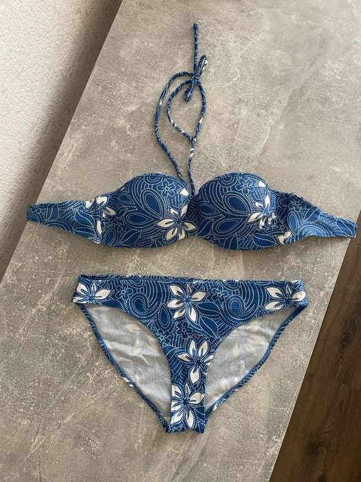 Стильний купальник!