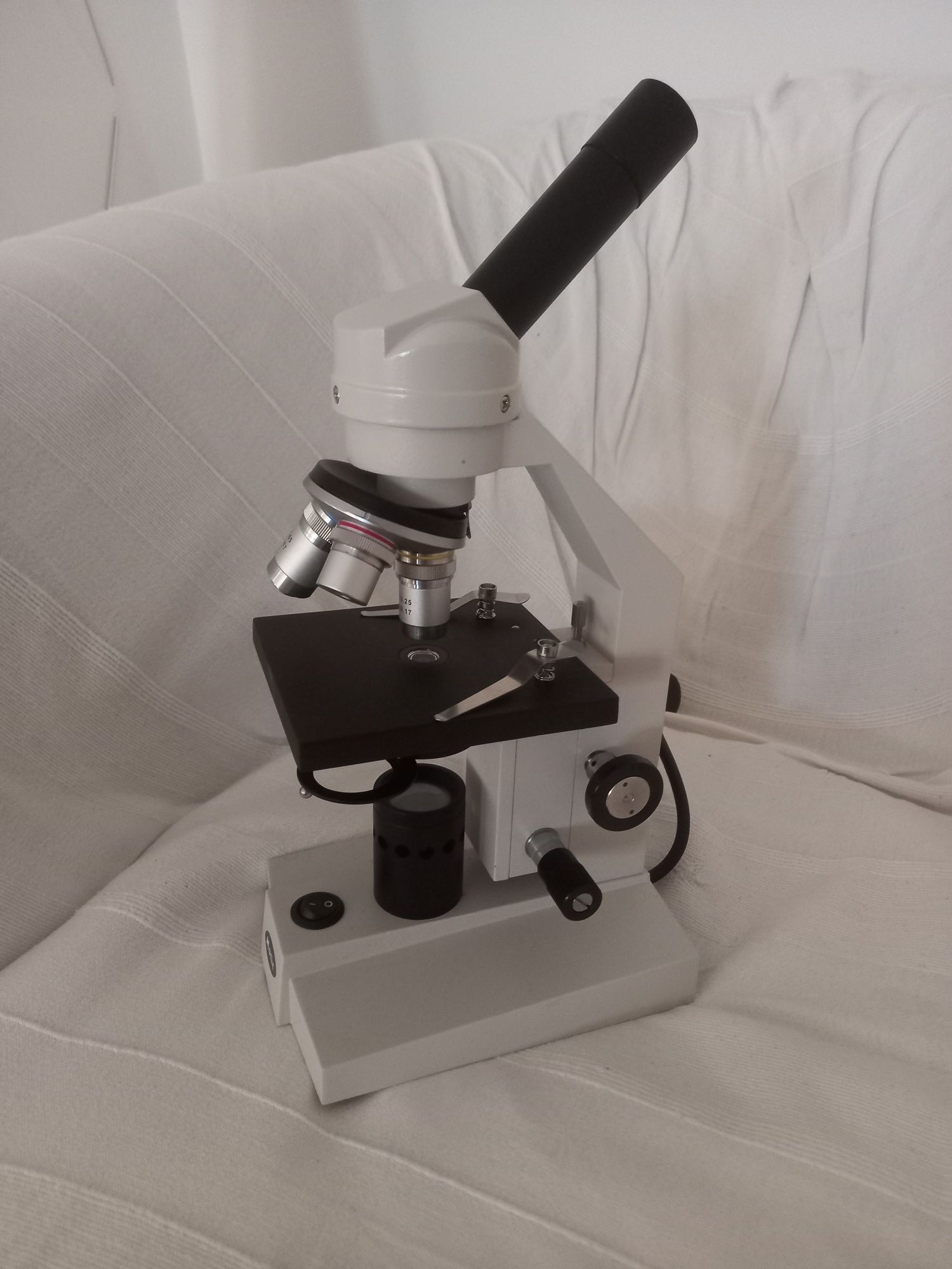 Microscópio Motic