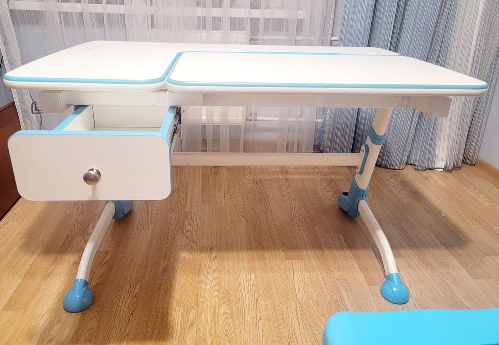 Стіл письмовий-трансформер і стілець Fundesk