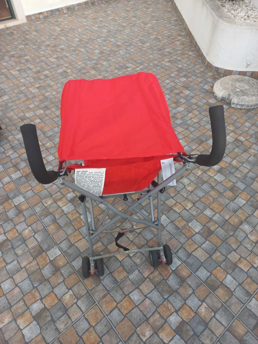 Carrinho bebé vermelho