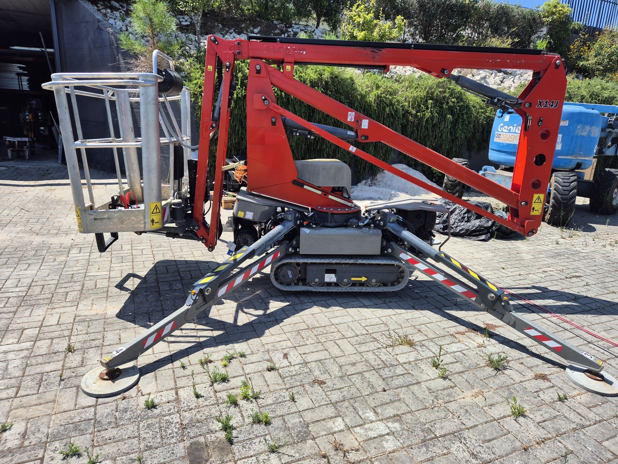 Plataforma elevatória jlg X14J