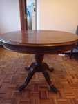 Mesa de jantar em mogno
