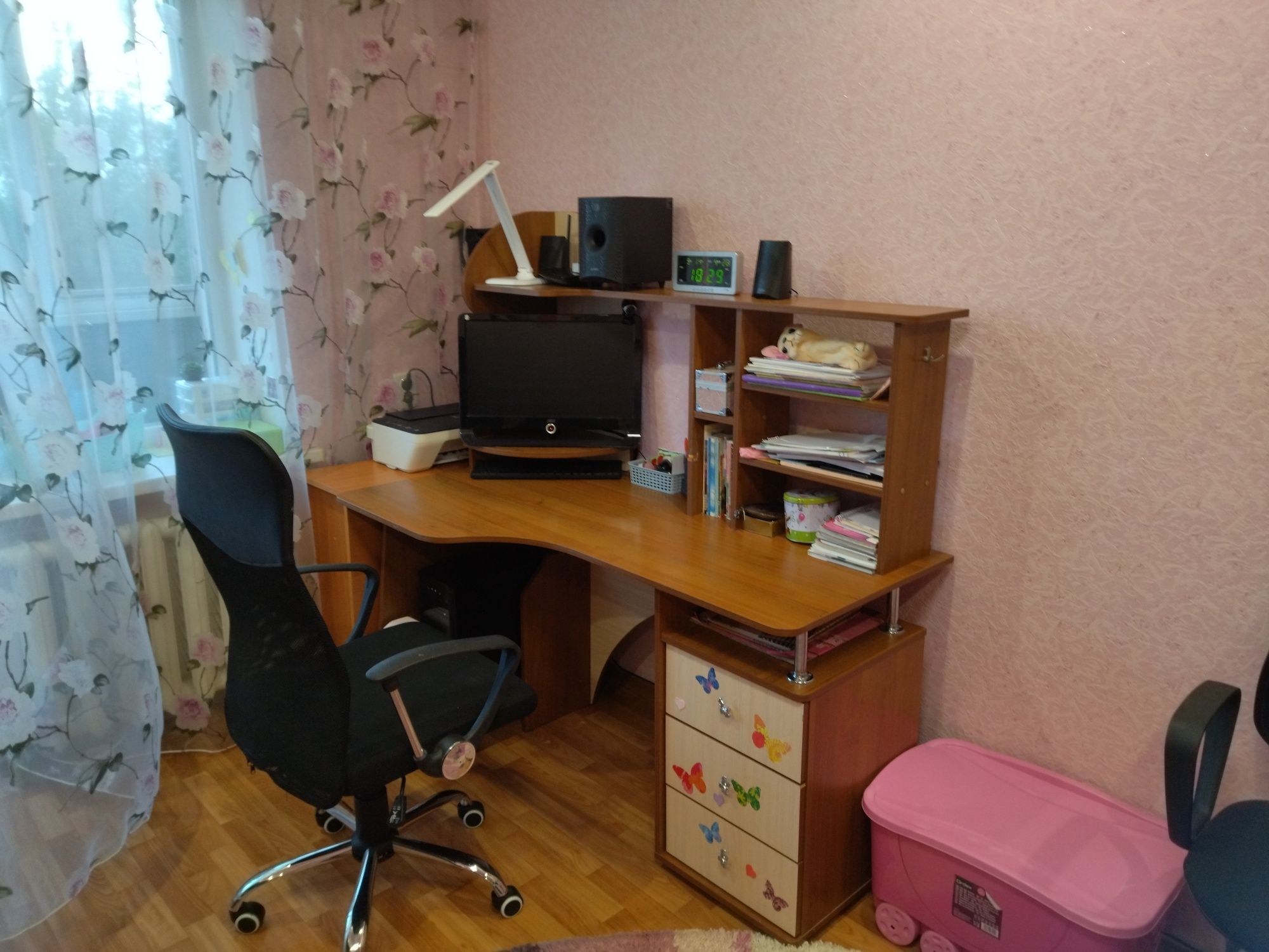 Письмовий б/у стіл дитячий