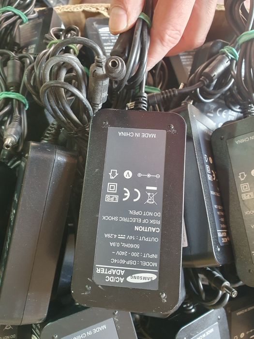 Зарядка зарядное блок питания живлення Samsung 14v/4.29a 60w оригінал