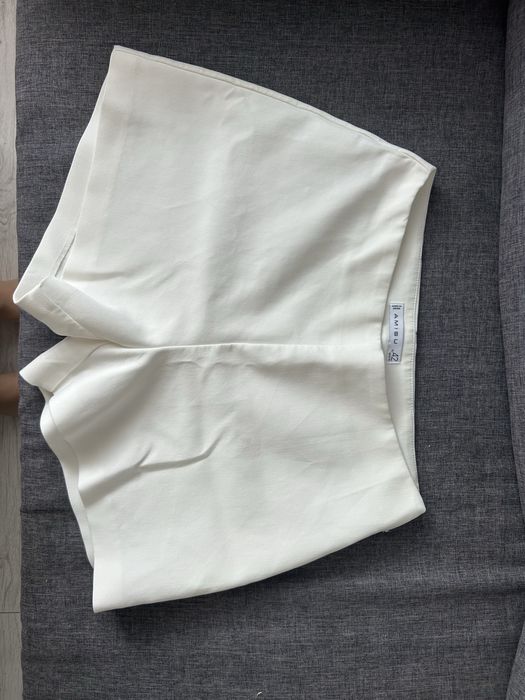 Білі літні шорти врозмірі 42