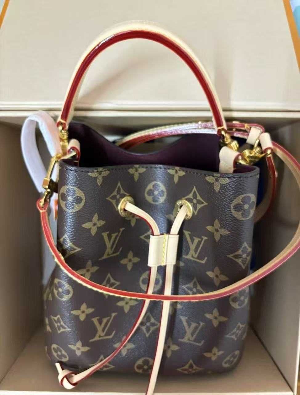 "Bolsa Bucket LOUIS VUITTON NÉONOÉ BB nova."
