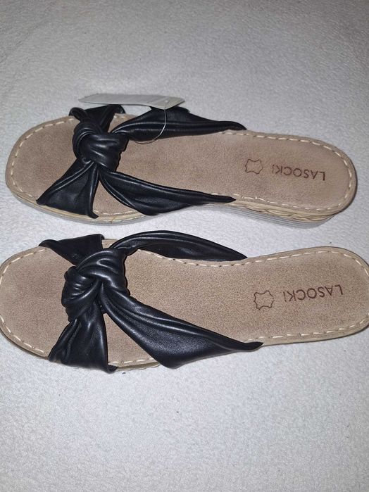 Klapki skórzane damski  Lasocki. Rozm.40. Nowe