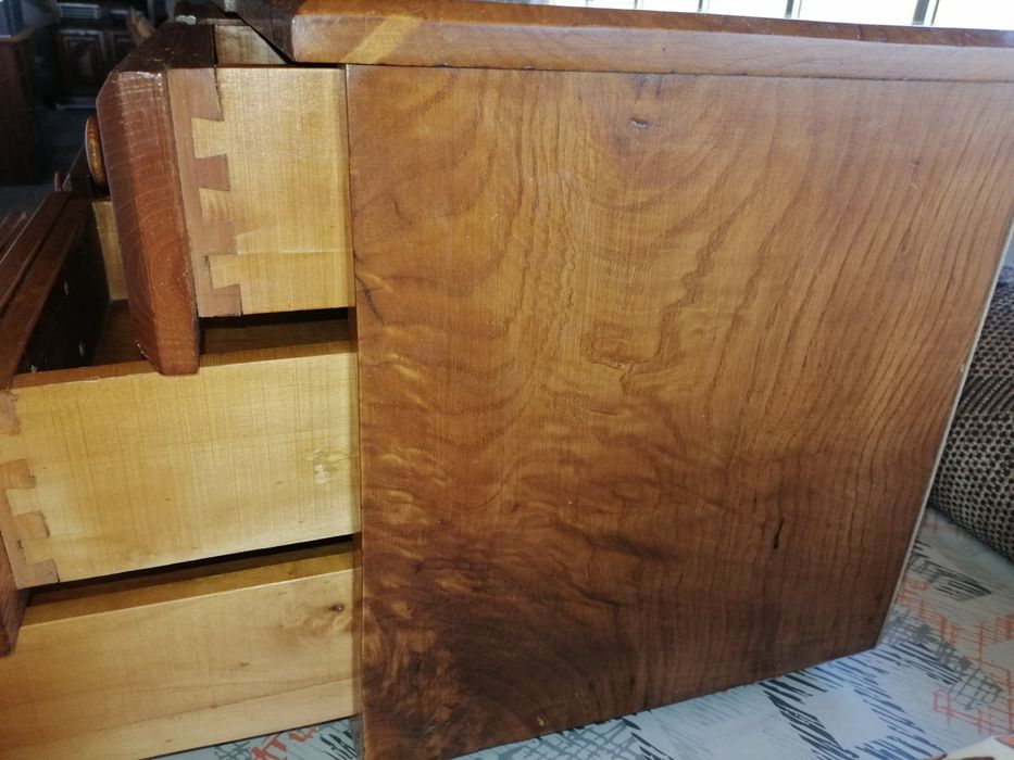 Mesinhas para quarto em madeira