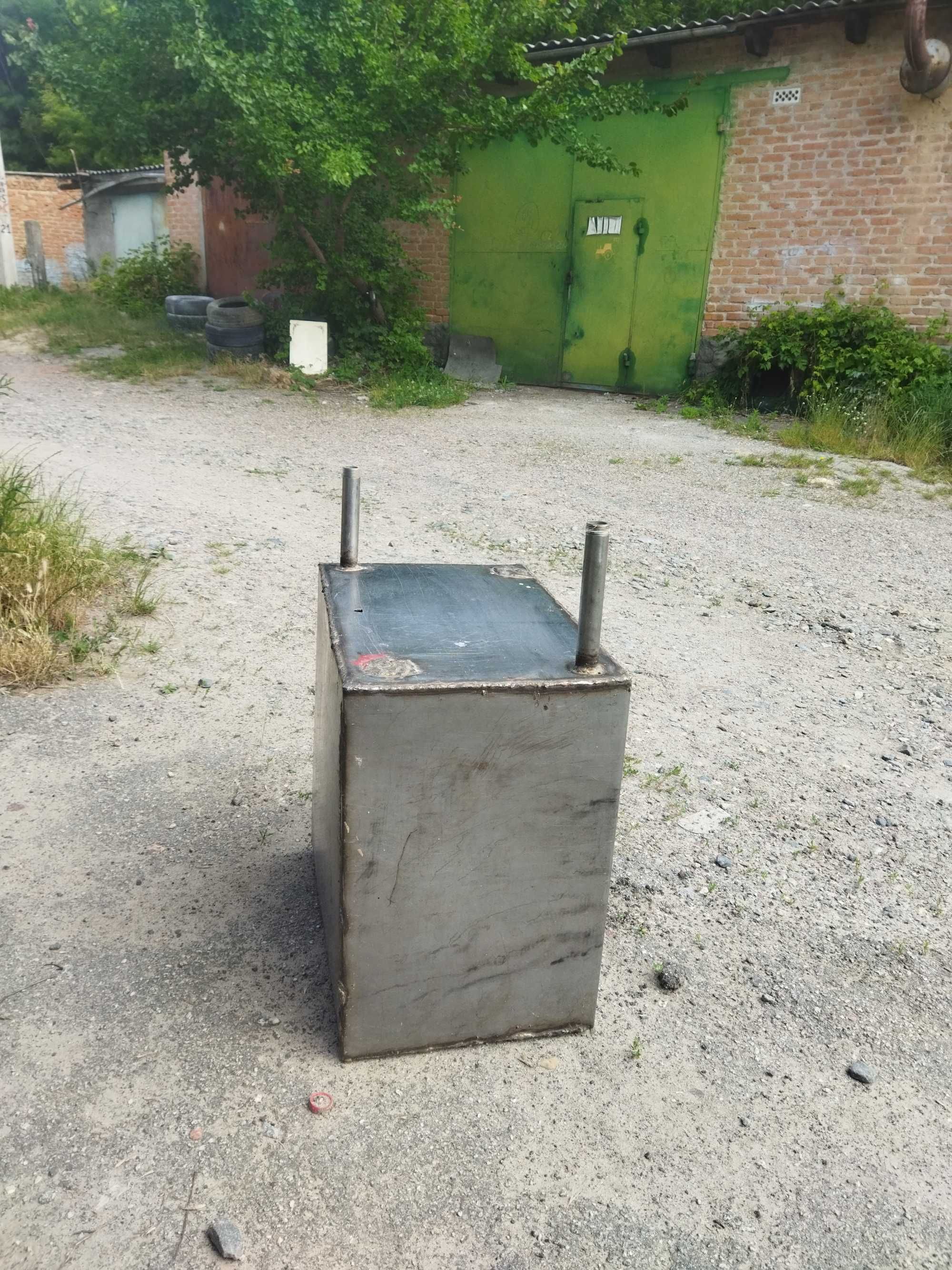 Бак з нержавіючої сталі
