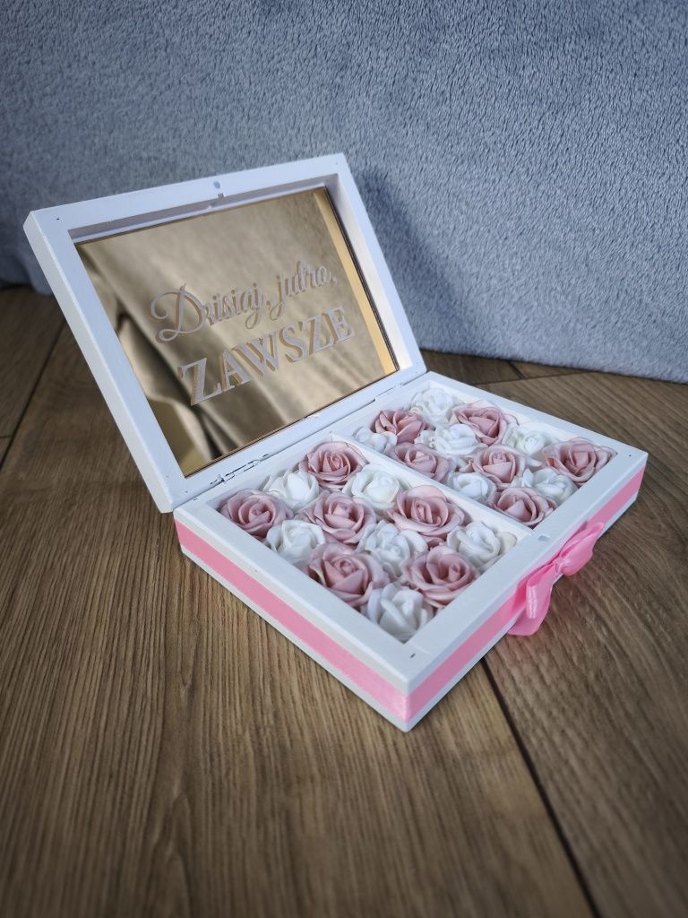 Pudełeczko na obrączki ślubne - złote napisy
