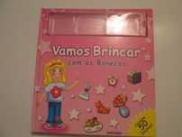 "Vamos brincar com as bonecas"