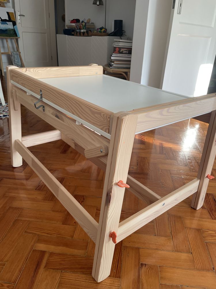 Mesa de Desenho Infantil Ajustável