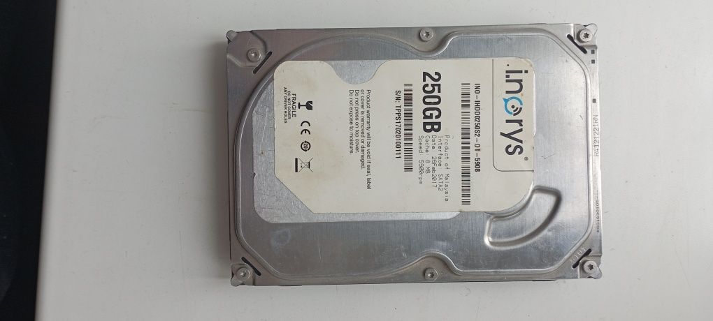 Два жёстких диска, 250Gb и 500Gb .