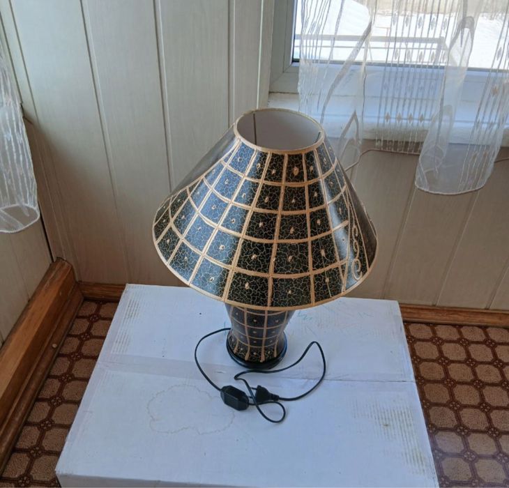Настольная  прикроватная лампа с абажуром торшер