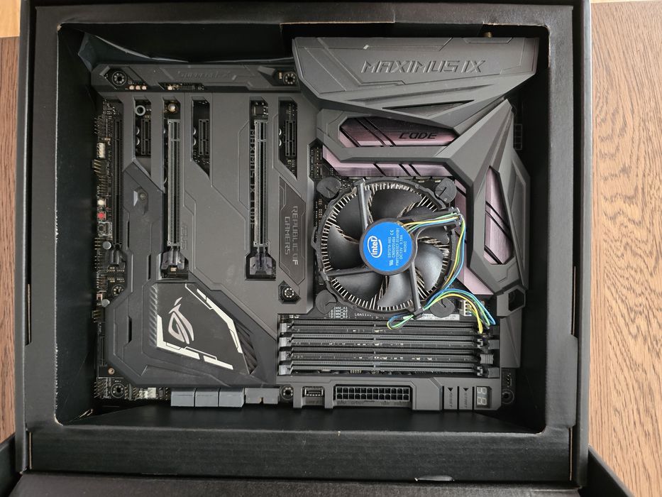 Motherboard Asuz z270 maximus IX code + cpu i5 7600k