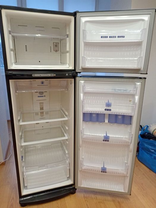 Продам холодильник Whirlpool ARC 4020 IX в гарному стані