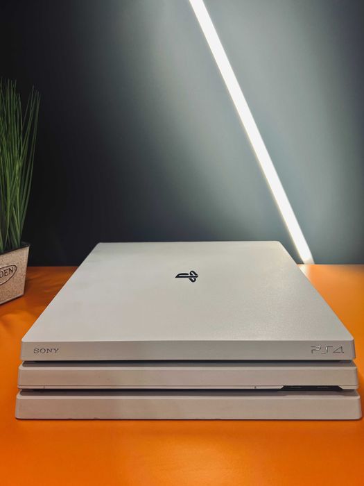 PlayStation 4 Pro 1 TB  у хорошому стані - 12 місяців гарантії!