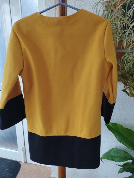 Casaco amarelo e preto Novo