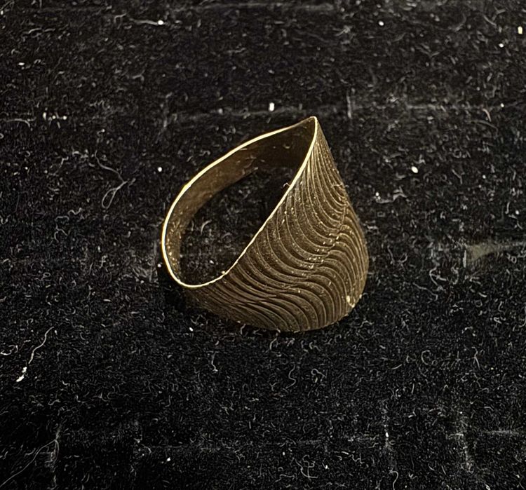 Złoty pierścionek pr.585