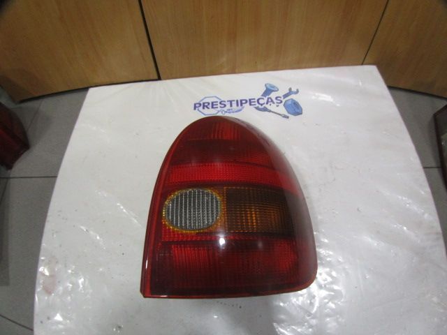Farol Tras Stop3249 OPEL CORSA B 1999 1.0I 54CV 3P VERMELHO DRT YORCA