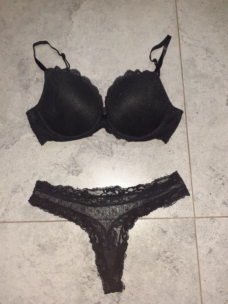 Komplet bielizny biustonosz 75B plus stringi S Intimissimi