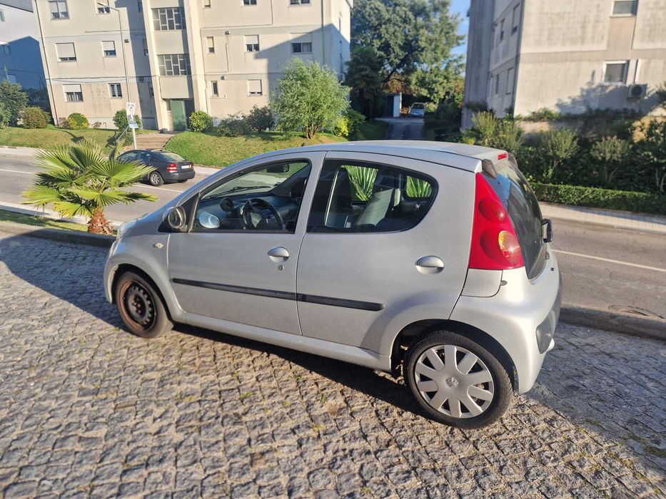 Peugeot 107 - como novo