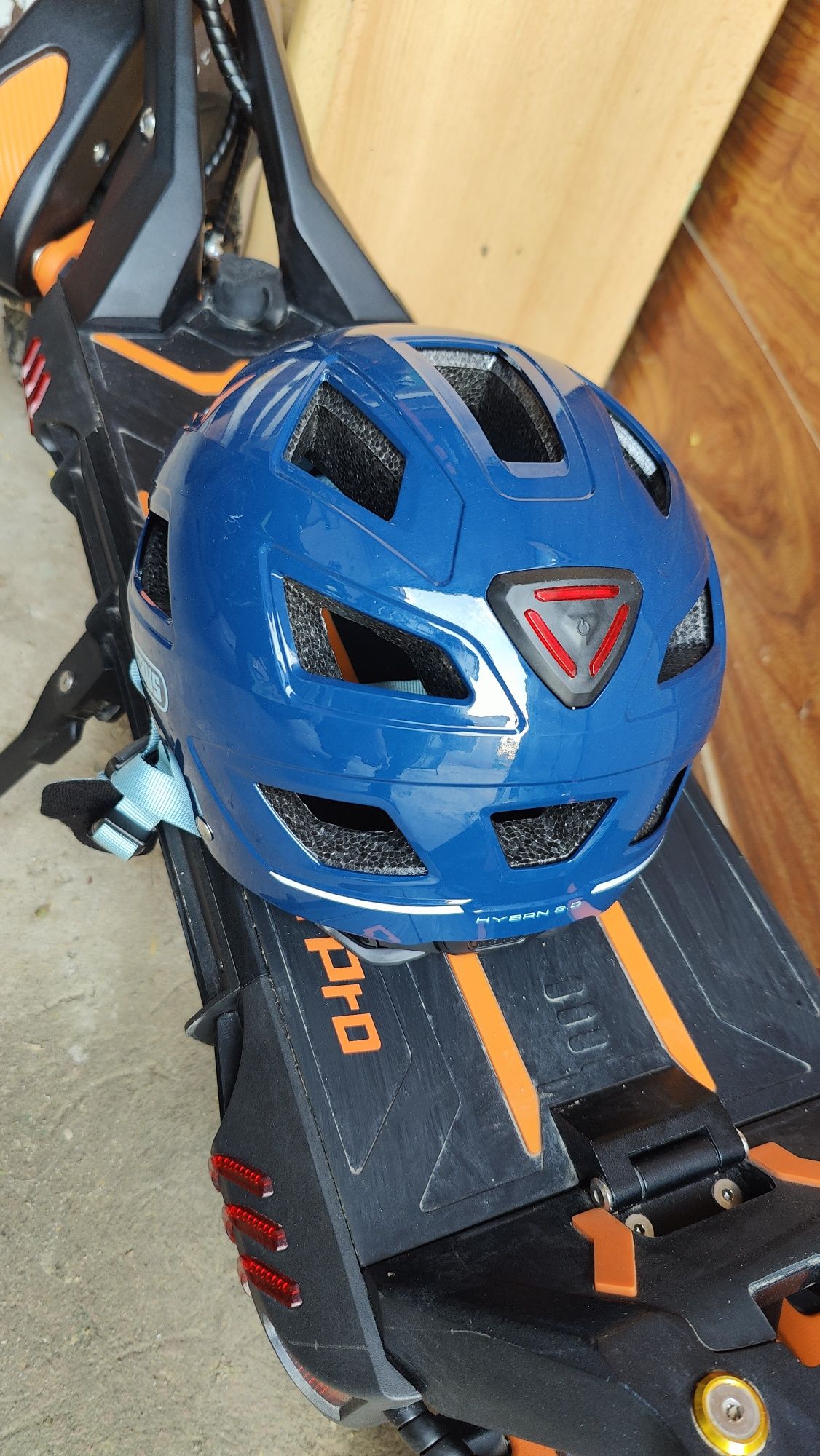 Kask Abus hyban 2.0