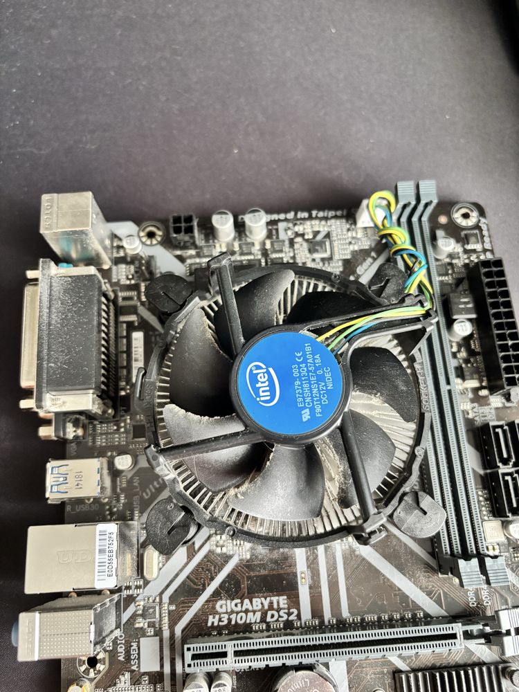 Gigabyte H310M DS2 + Intel Core i5-8400 + chłodzenie Intel