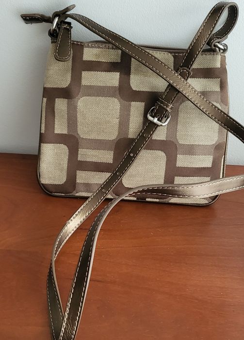 Mala pequena á tiracolo