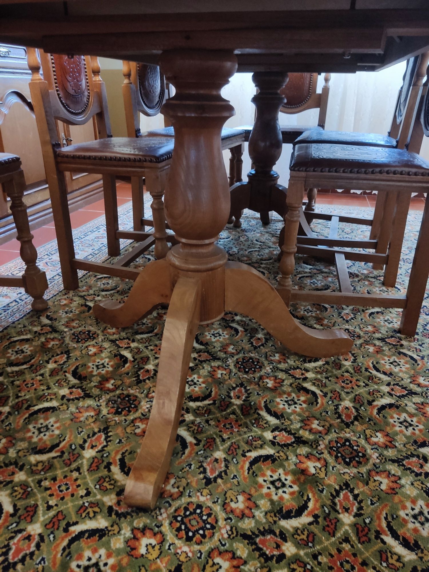 Mesa sala jantar com cadeiras castanho