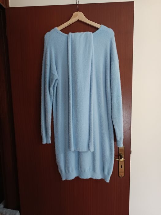 Vestido em lã muito quente com cachecol