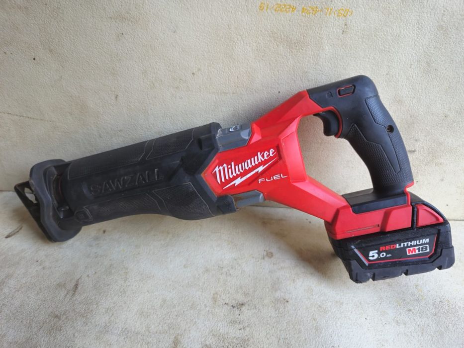 Milwaukee M18 FSZ piła szablasta z bateria 5ah