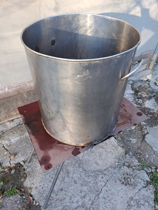 Продам кастрюлю нержавейка на 50л.