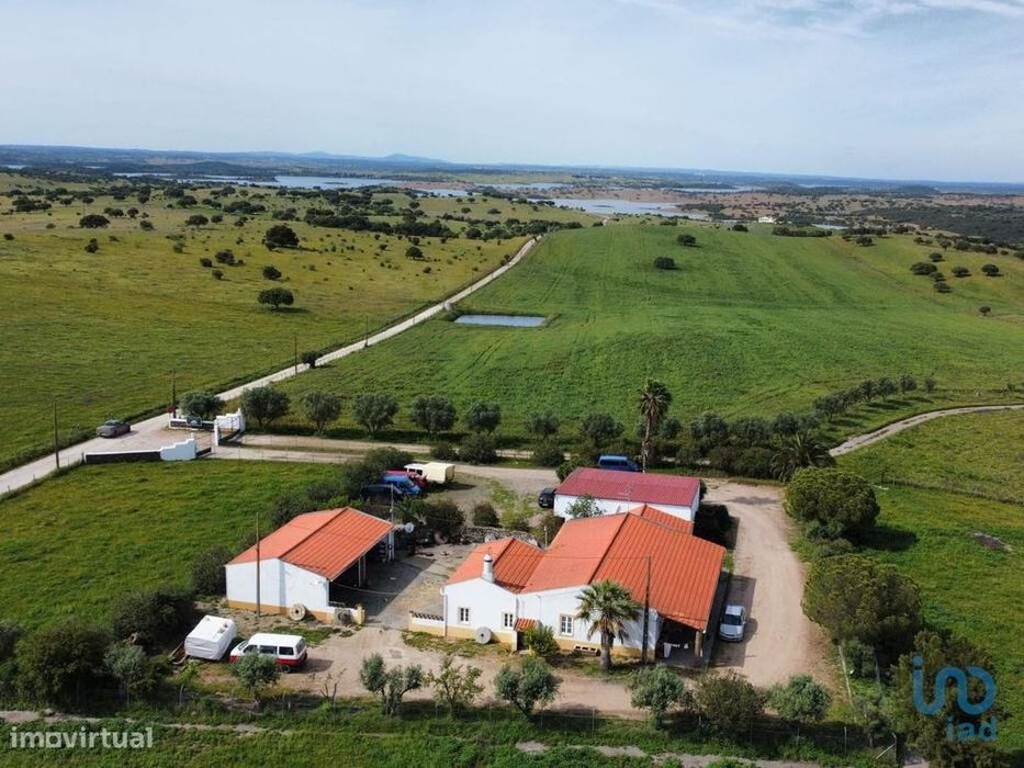 Casa / Villa T4 em Mourão de 495,00 m2