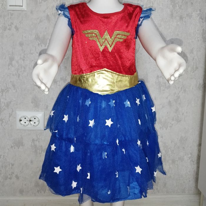 Карнавальні костюми.Супер дівчина,ковбойка,дівчина павук,чудо дівчина