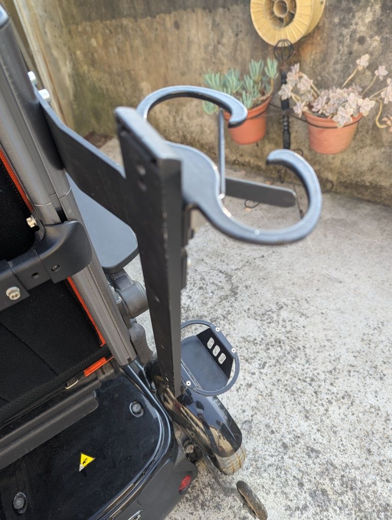 Cadeira de rodas elétrica
