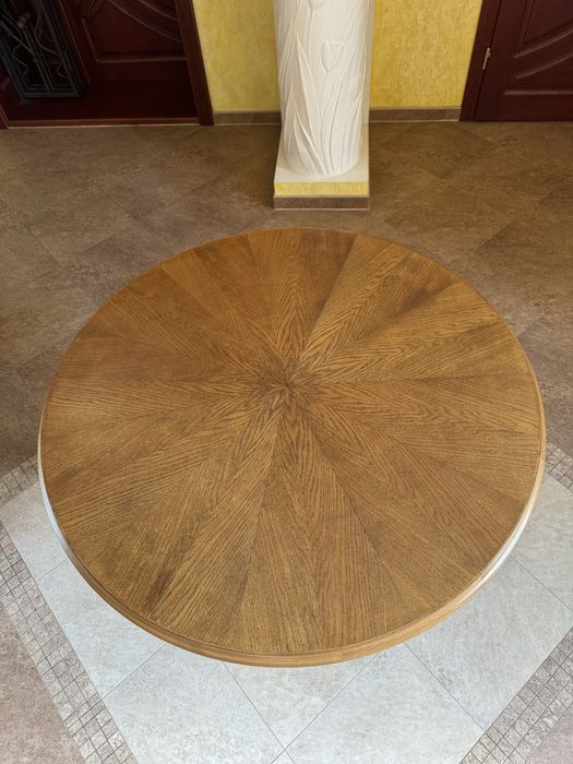 Круглий дубовий стіл (обідній для 4-х осіб)