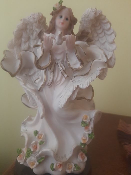 Статуетка дівчини ангела