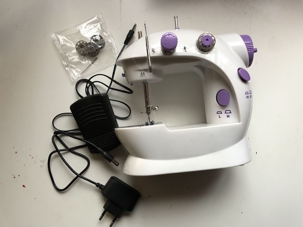 Mini Maquina de Costura nova
