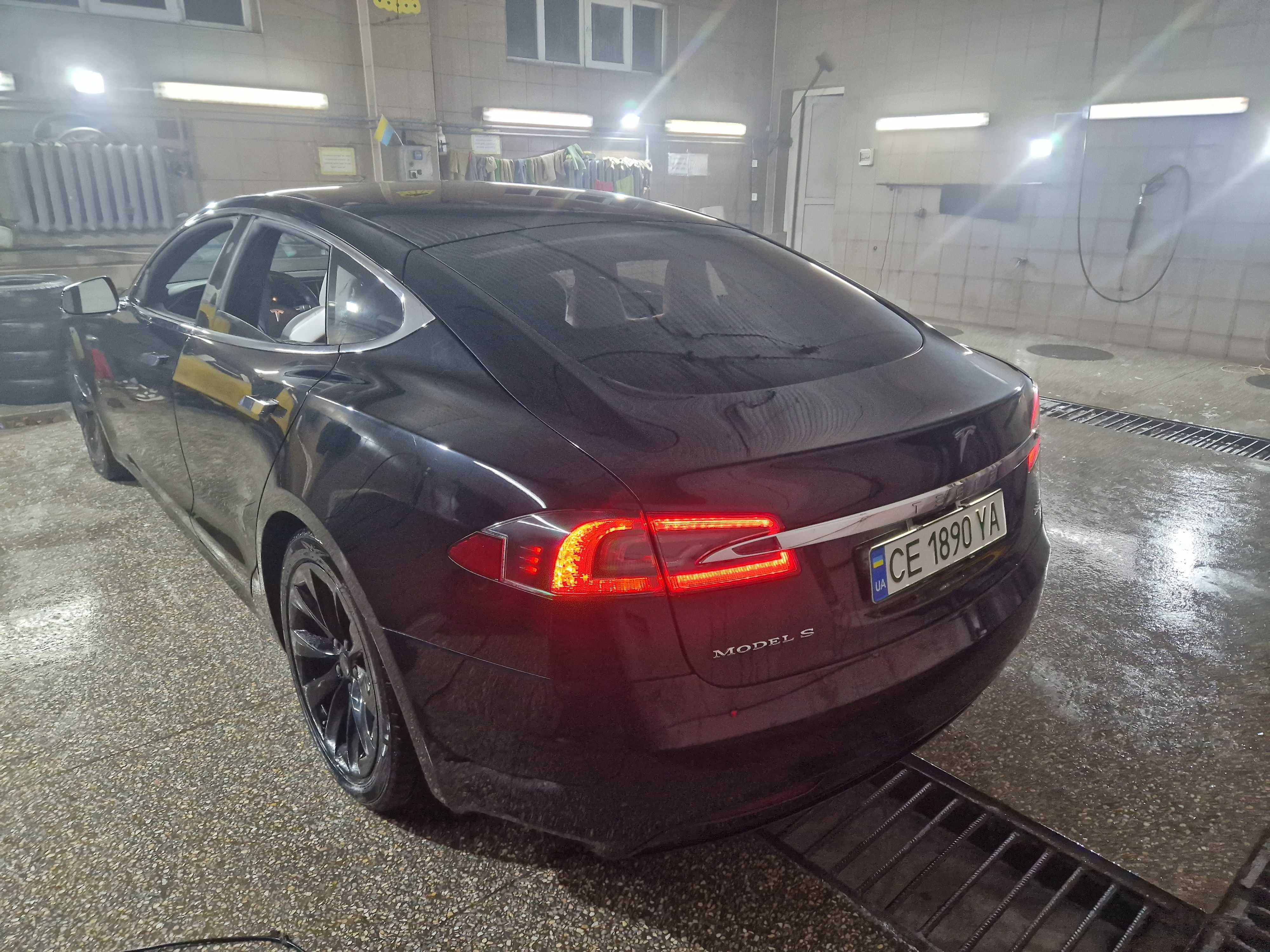 Тесла Model S 2019 год