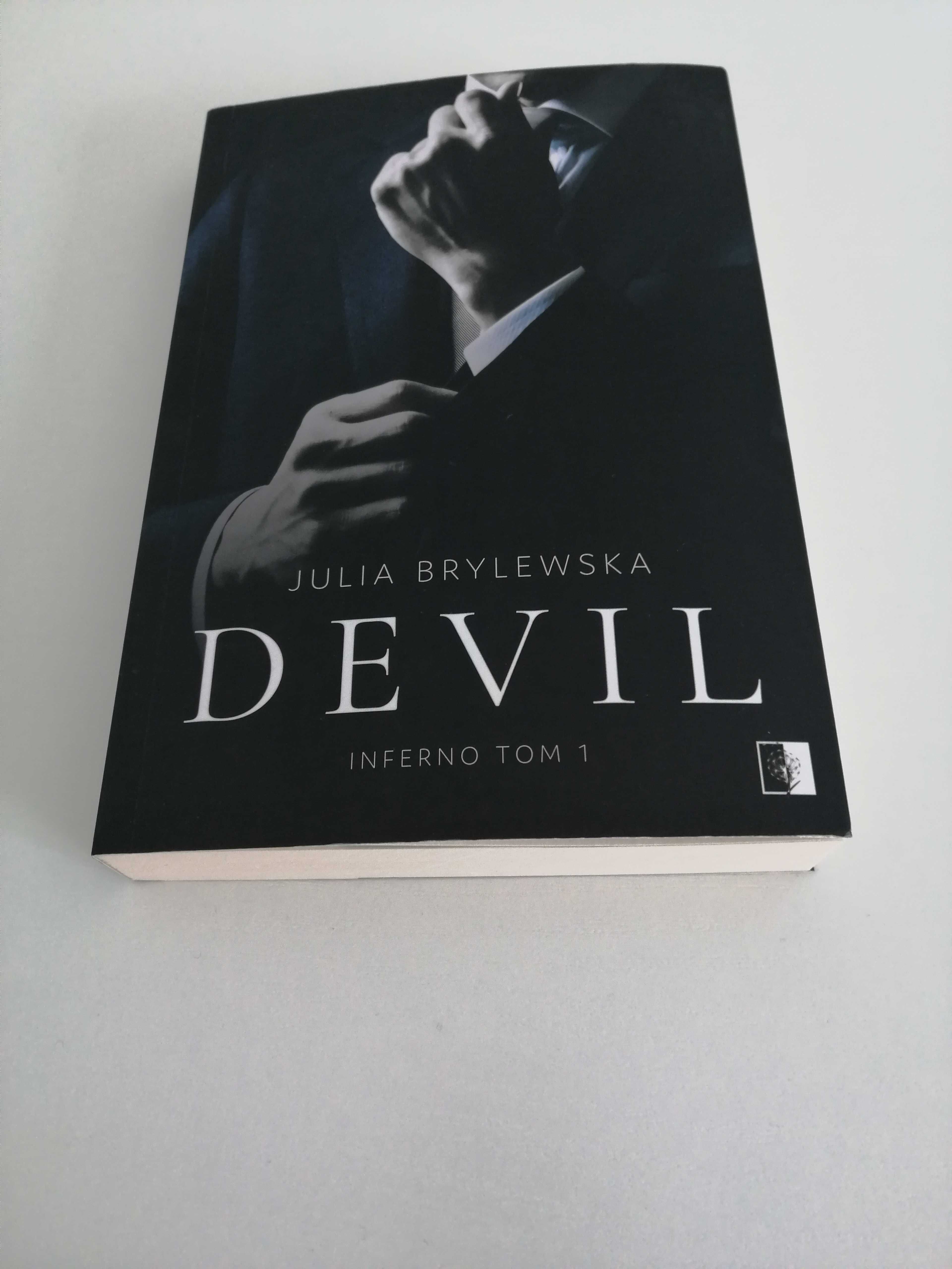 książki Devil + Angel + Sinner