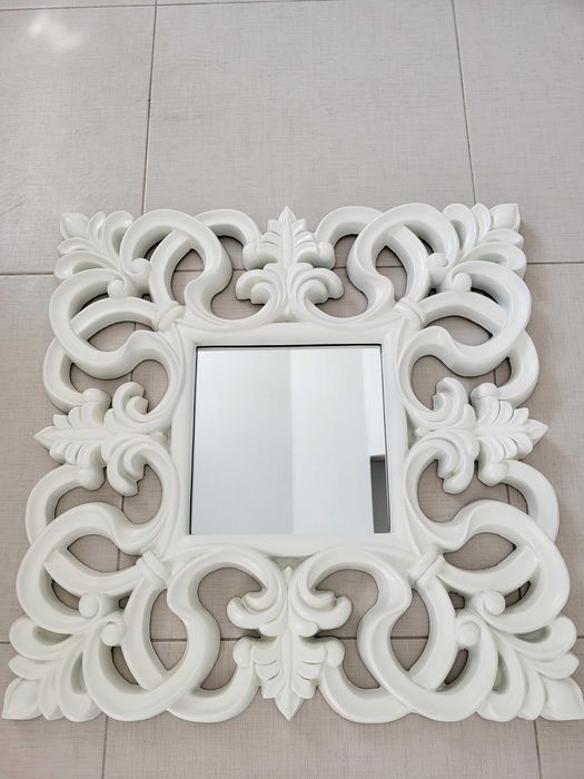 Espelho decorativo com moldura