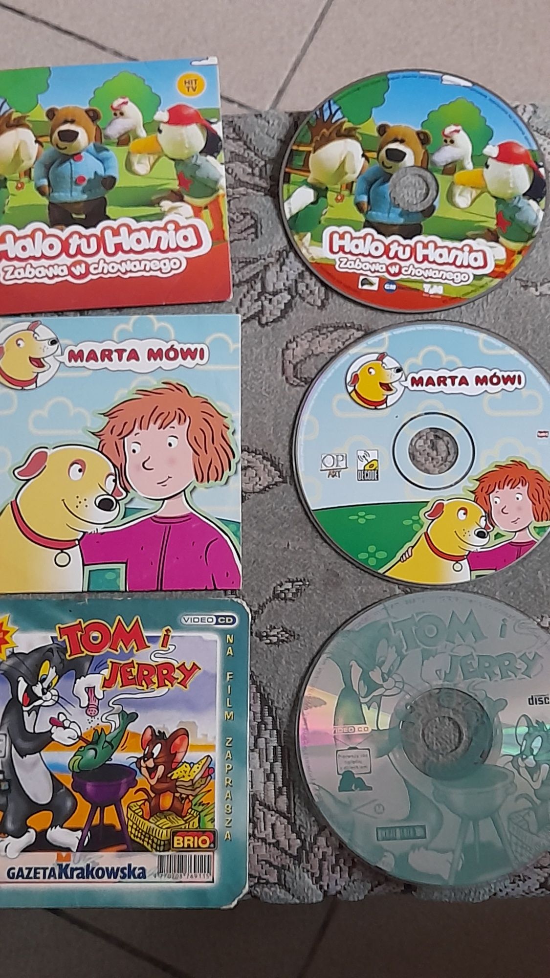 Zestaw  płyt na  DVD i VCD   dla  dzieci .   13 szt .