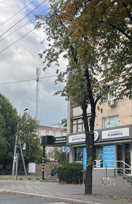 Продам фасадне торгове приміщ. 1 поверх Шевченка, 335 р-н Сєдова