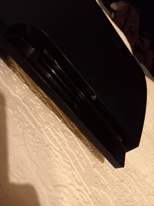 Konsola PlayStation3 bez pada