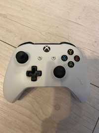 Xbox one S z 4 grami w tym pad biały kabel zasilający wszystko jest