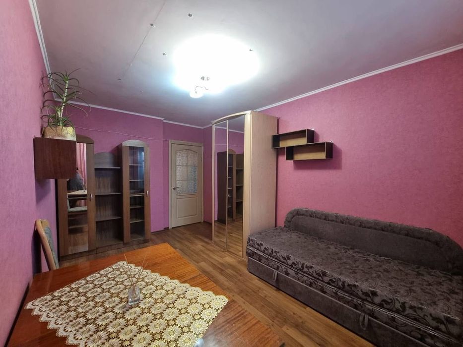 Продам велику квартиру на Юності!