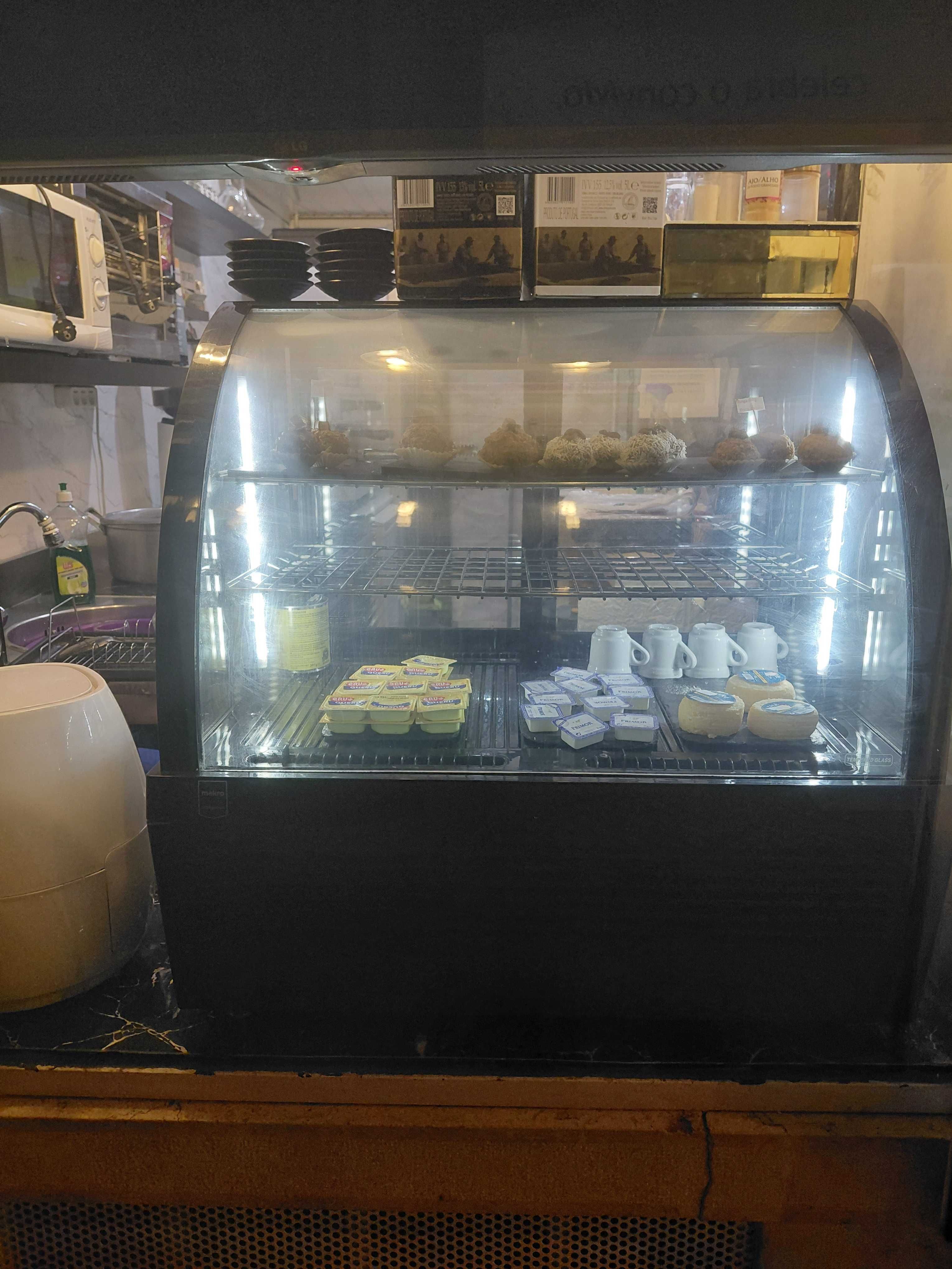 Vitrine refrigerada com luz
